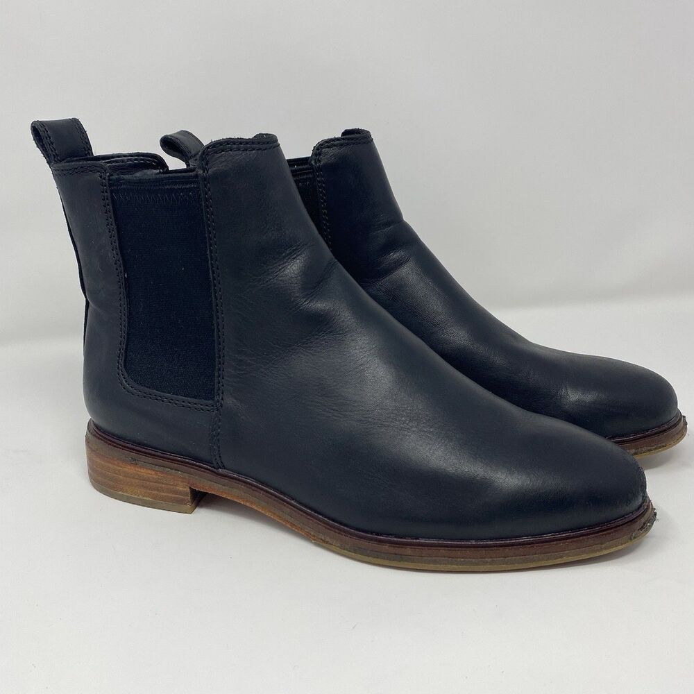 Clarks Arlo Womens 10W Black Leather Pull On Chelsea Ankle Boots Minimalist City